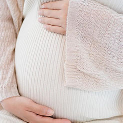 我们对高🇧🇴🖐端和高级智能💺手机市场⁉的持续扩张🇮🇲👭以及骁龙平🐡